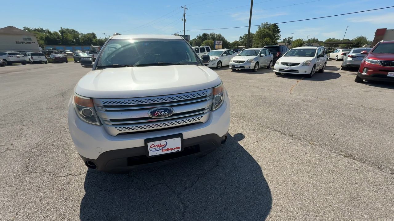 2015 Ford Explorer XLT photo 2