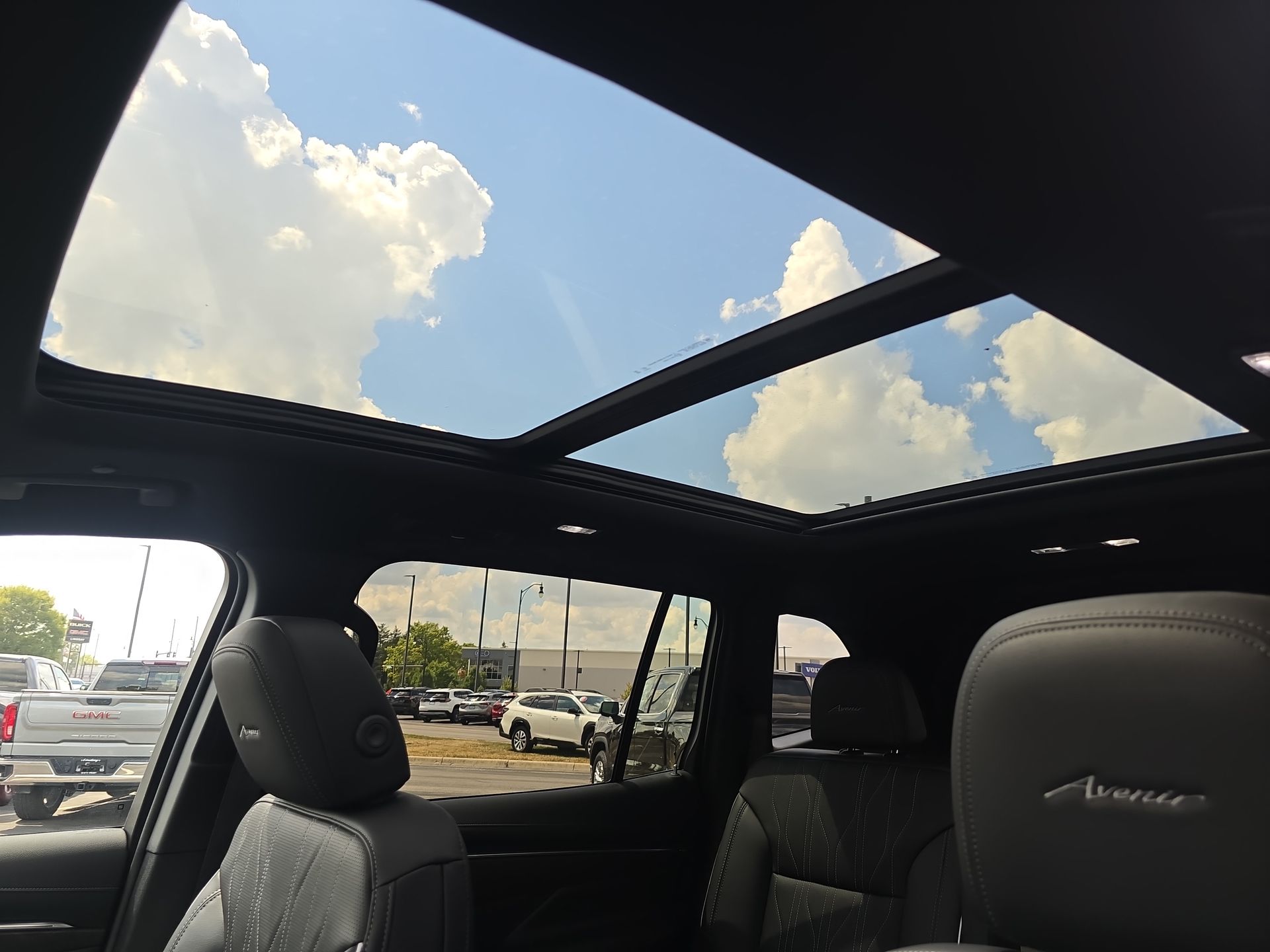 2026 Buick Enclave Avenir photo 14