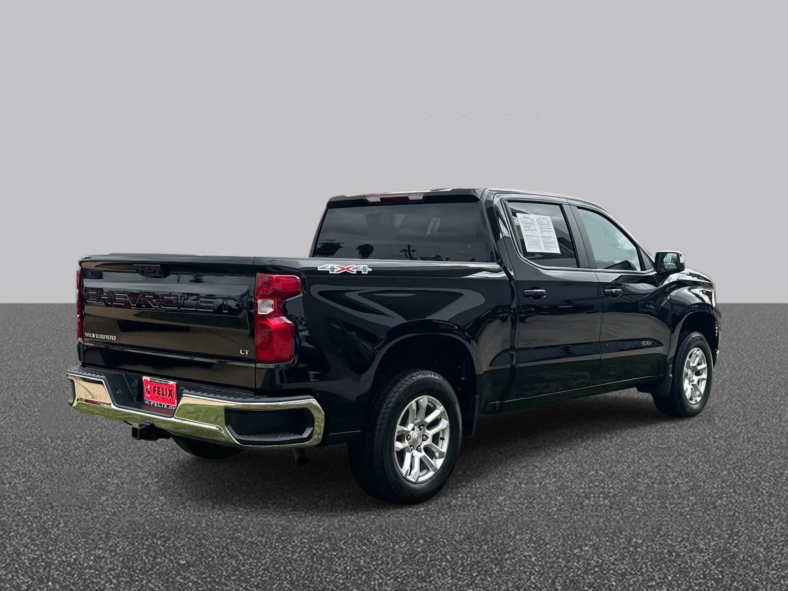 2025 Chevrolet Silverado 1500 LT photo 4