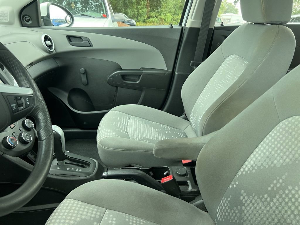 2020 Chevrolet Sonic LT photo 13