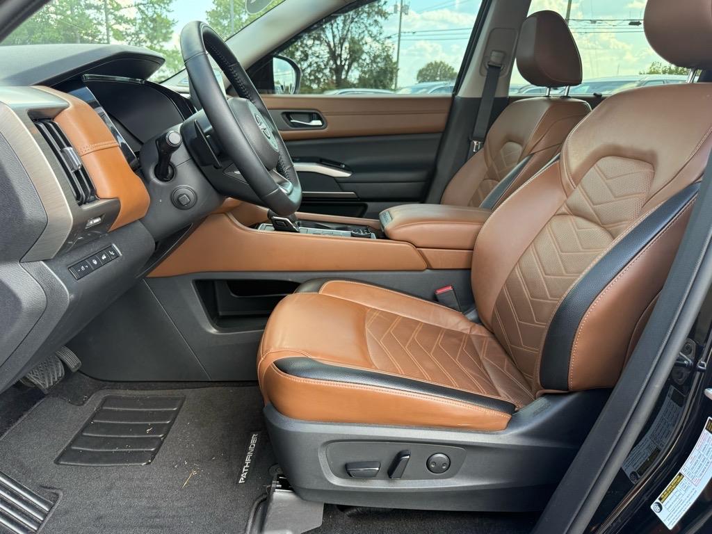 2022 Nissan Pathfinder Platinum photo 3