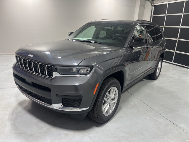 2025 Jeep Grand Cherokee Laredo X photo 2
