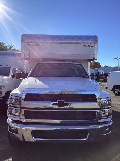 2023 Chevrolet Silverado 5500HD Work Truck photo 2