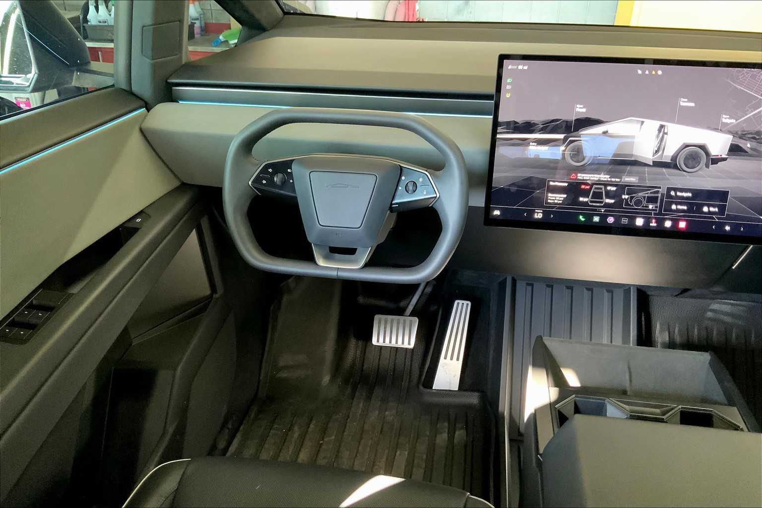 2024 Tesla Cybertruck All-Wheel Drive photo 5