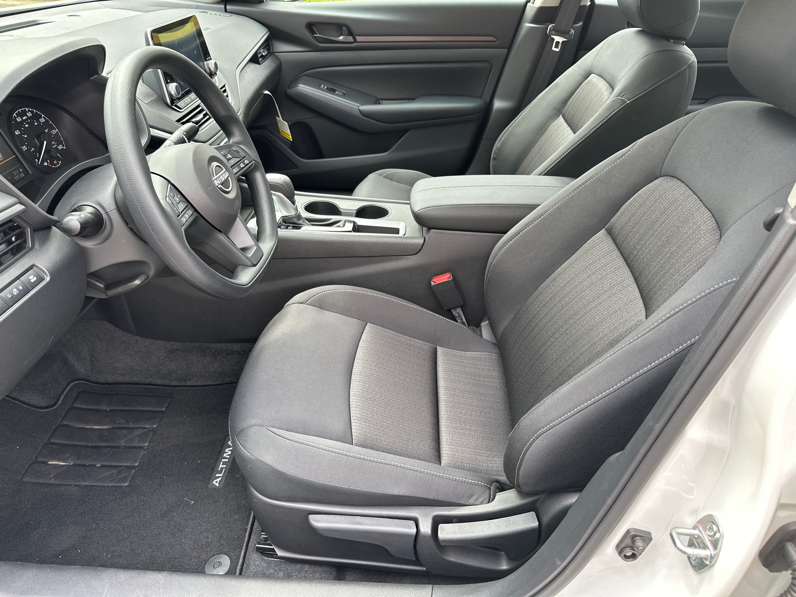 2025 Nissan Altima 2.5 S photo 8