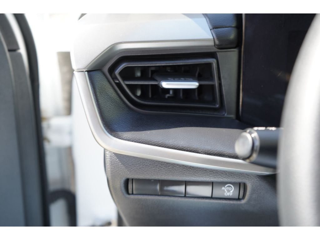 2025 Nissan Kicks S photo 8
