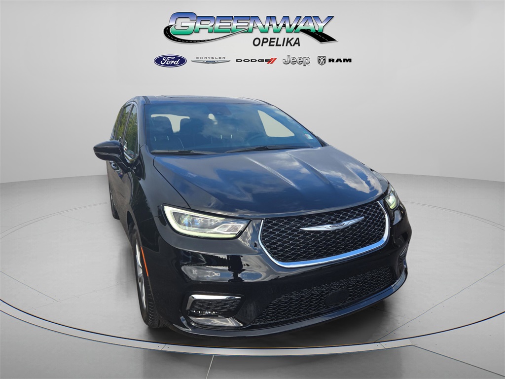 2026 Chrysler Pacifica Limited's photo