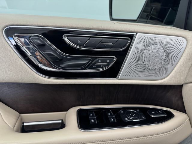 2019 Lincoln Navigator L Reserve photo 35
