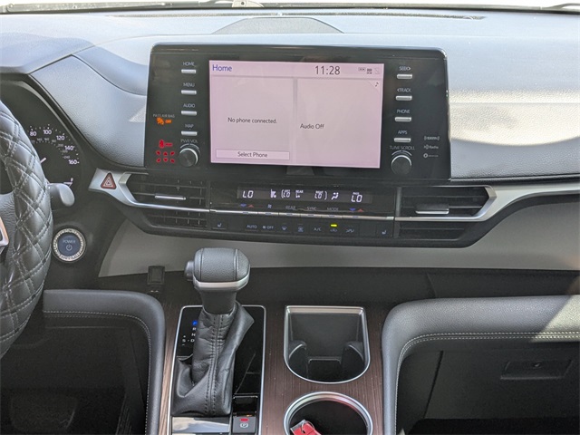 2022 Toyota Sienna XLE photo 16