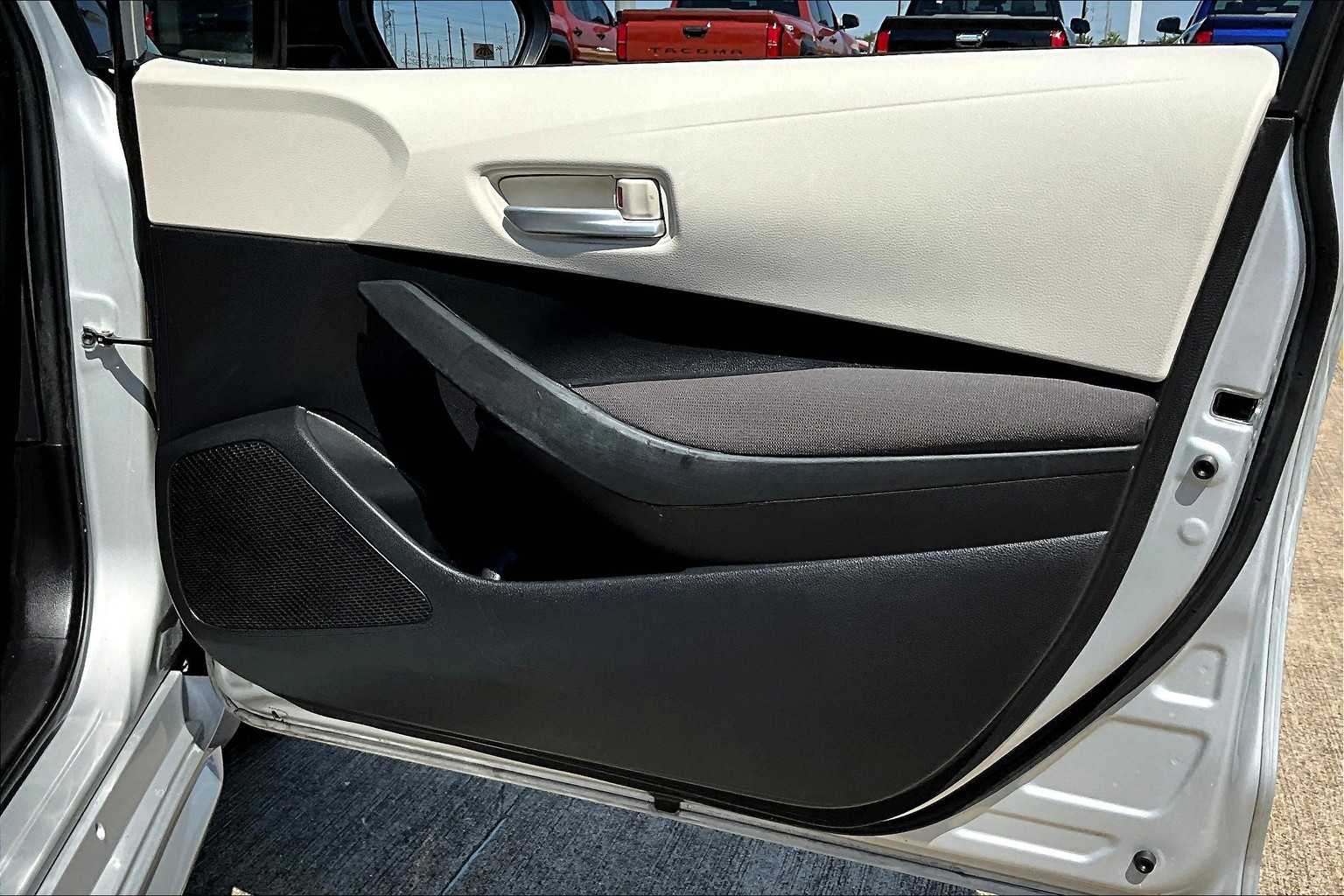 2020 Toyota Corolla LE photo 20