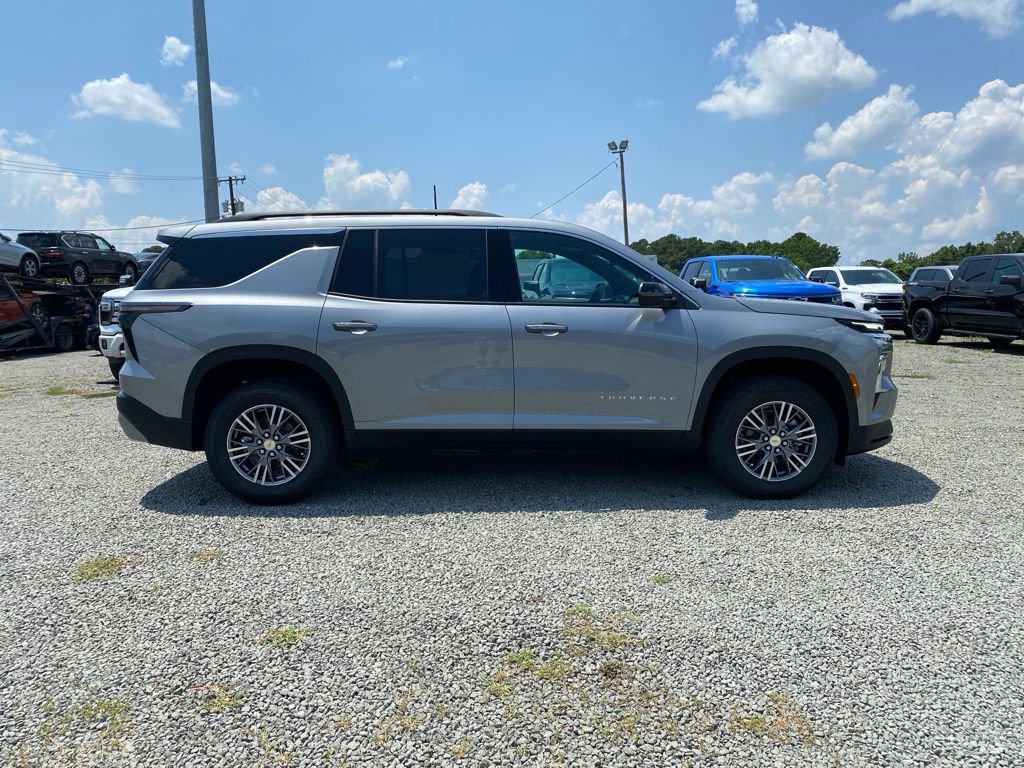 2025 Chevrolet Traverse photo 2