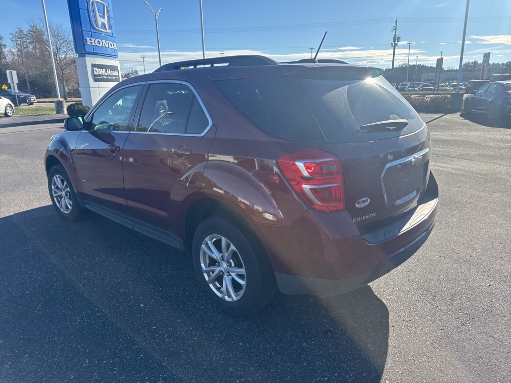 2017 Chevrolet Equinox LT photo 2