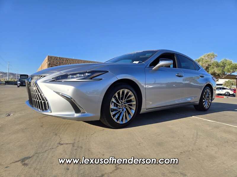 2025 Lexus ES 300h Luxury photo 2