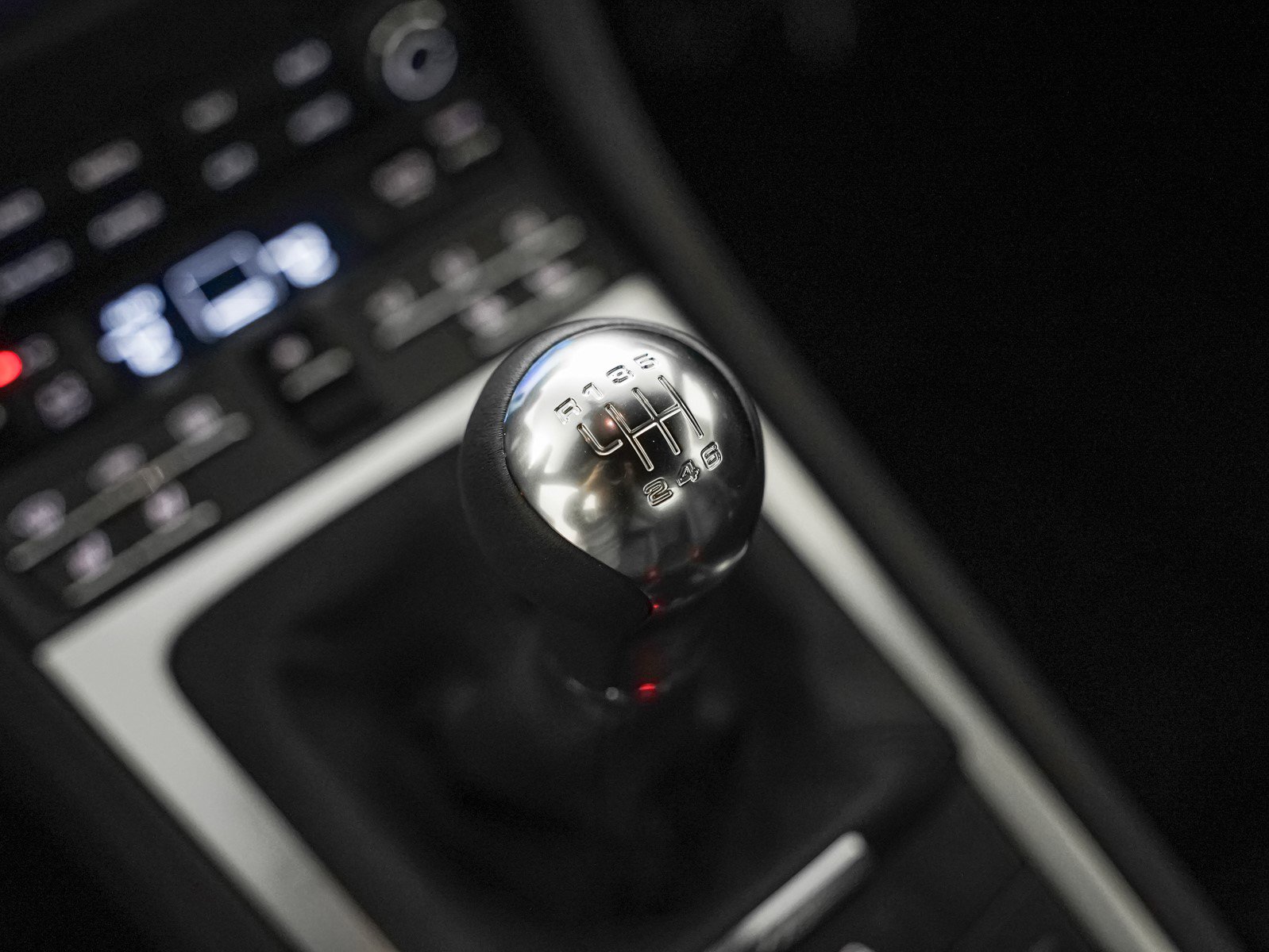 2025 Porsche Cayman photo 17