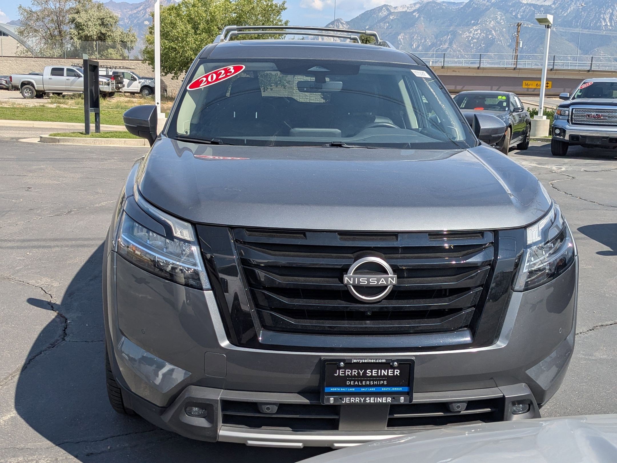 2023 Nissan Pathfinder SL photo 8