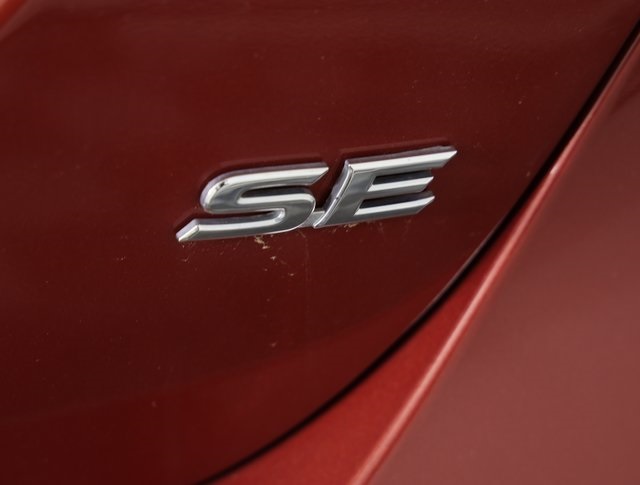 2021 Toyota Camry SE photo 2