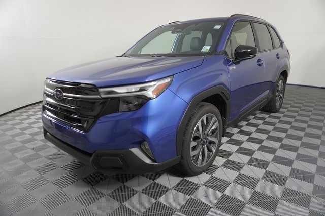 2025 Subaru Forester Touring photo 3