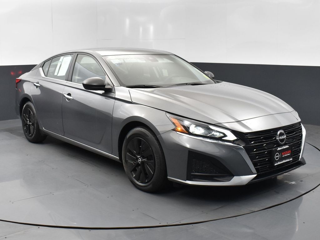 2024 Nissan Altima S's photo