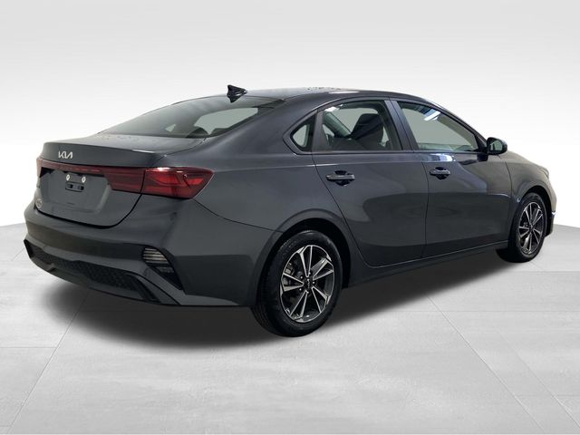2024 Kia Forte LXS photo 3