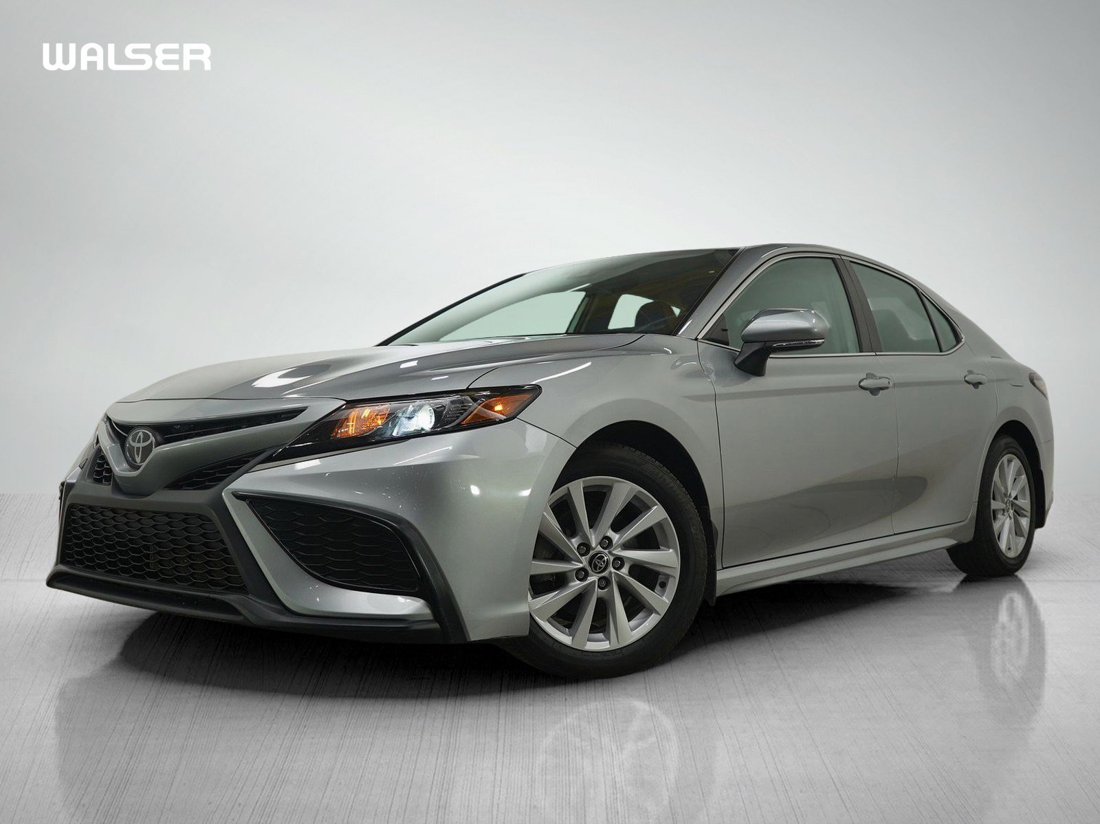 2022 Toyota Camry SE's photo