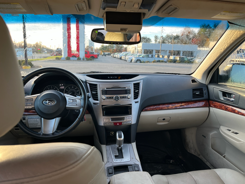 2011 Subaru Outback 2.5i Limited photo 4