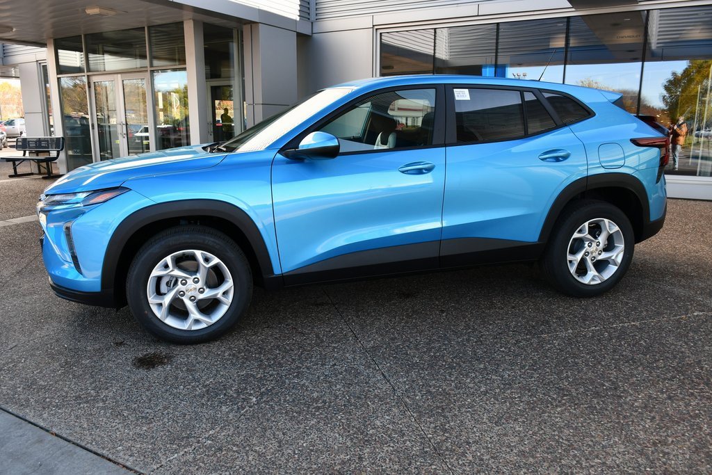 2026 Chevrolet Trax LS photo 2