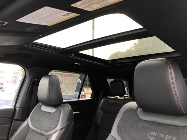 2025 Ford Explorer ST photo 27