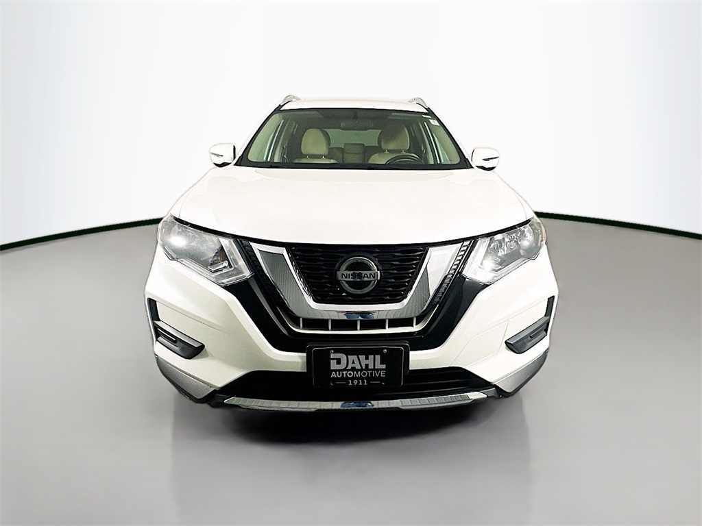 Used 2018 Nissan Rogue SV with VIN 5N1AT2MVXJC775673 for sale in Onalaska, WI
