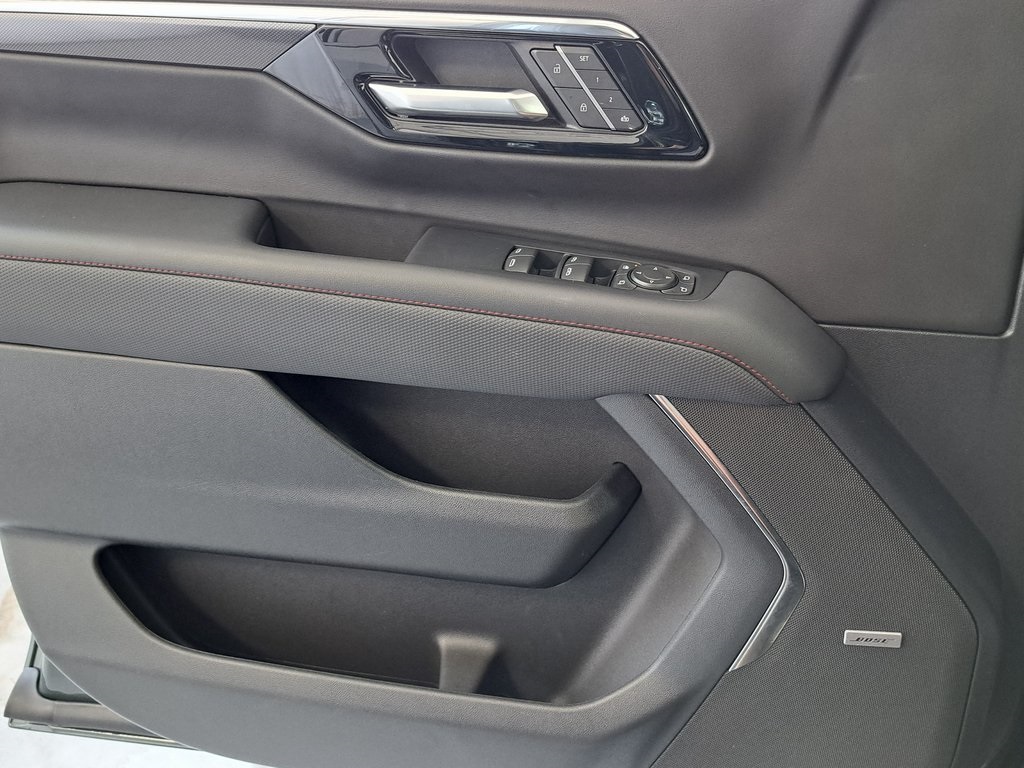 2025 Chevrolet Suburban RST photo 17