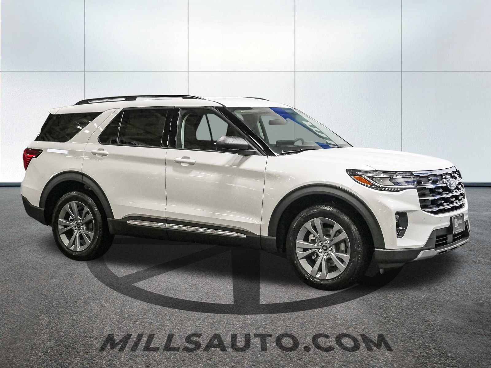 2025 Ford Explorer photo 9