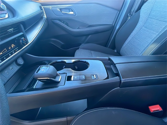 2023 Nissan Rogue SV photo 22