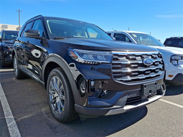2025 Ford Explorer photo 2