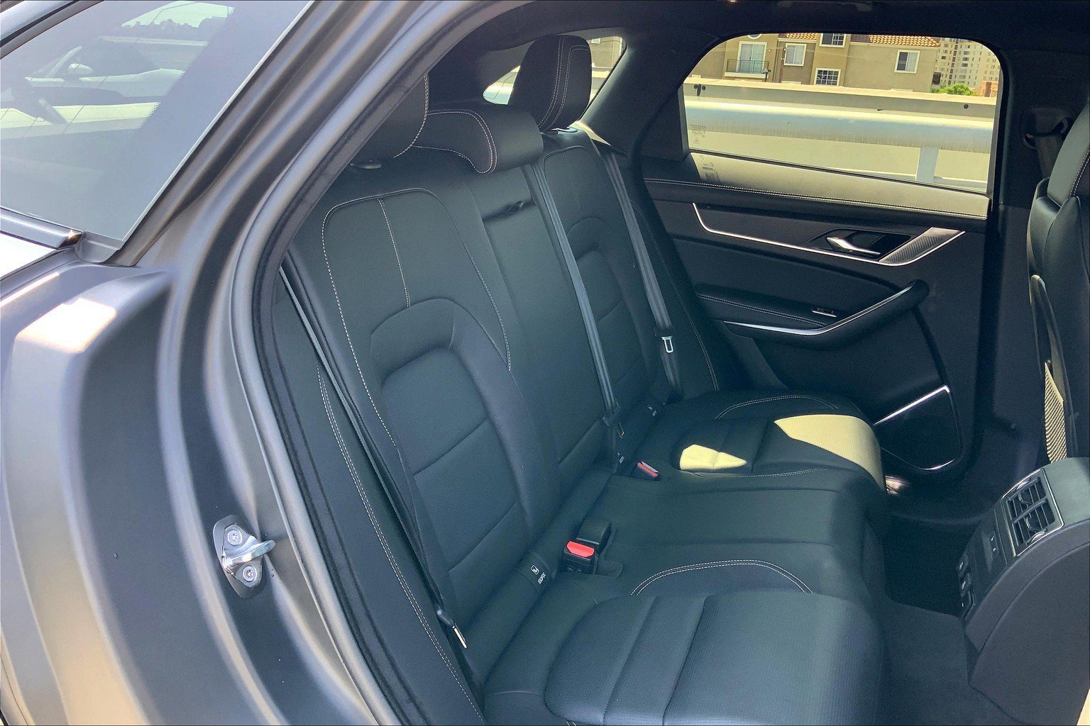 2025 Jaguar F-PACE P250 R-Dynamic S photo 21