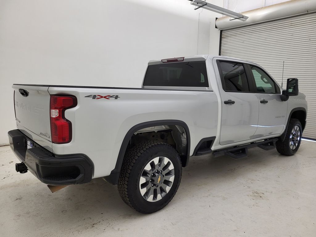 2022 Chevrolet Silverado 2500HD Custom photo 8