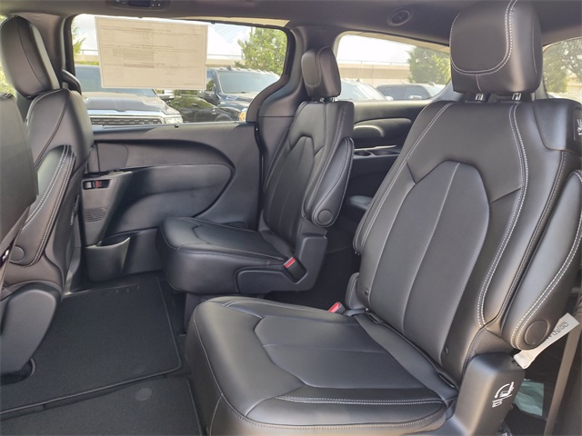 2026 Chrysler Pacifica photo 27