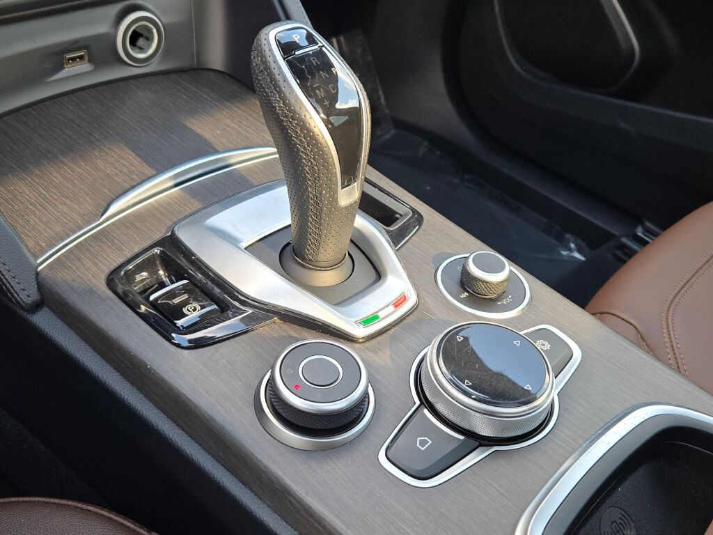 2022 Alfa Romeo Stelvio Ti photo 26