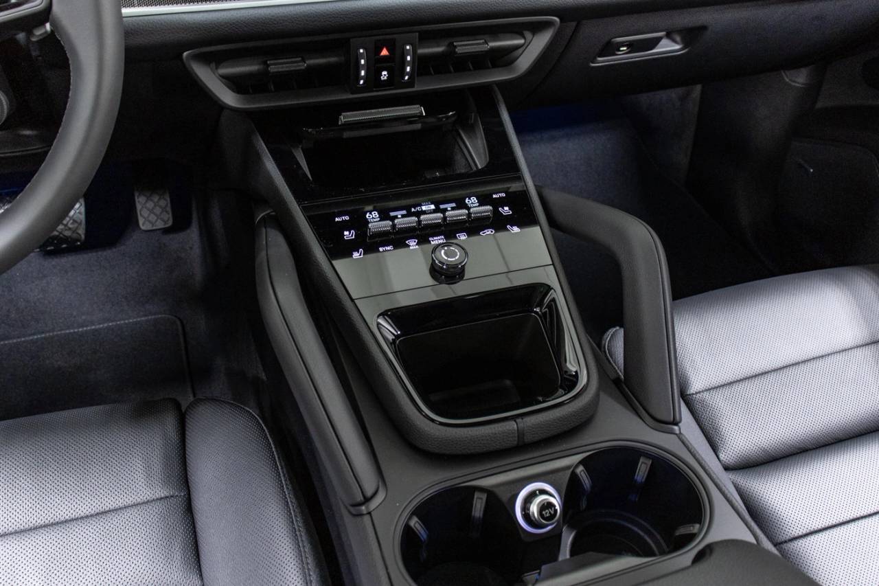 2025 Porsche Cayenne photo 20