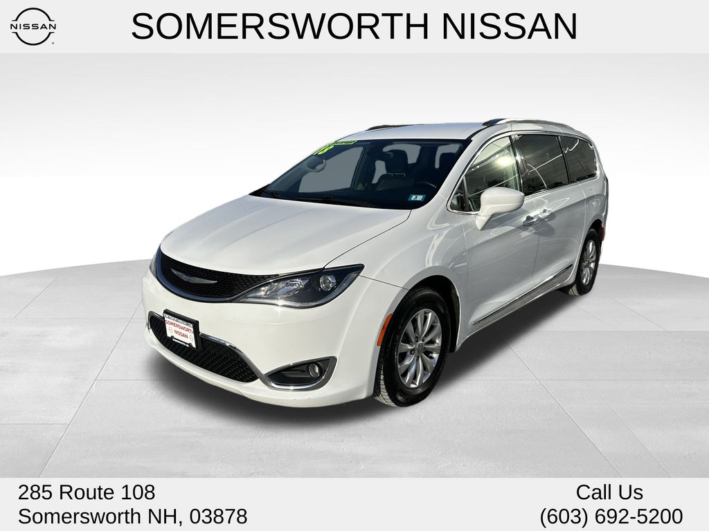 2018 Chrysler Pacifica Touring L's photo