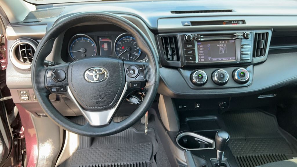 2018 Toyota RAV4 LE photo 12