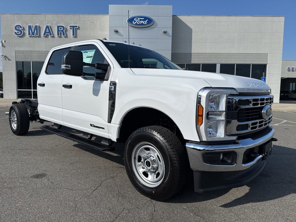 2026 Ford F-350 Super Duty Chassis Cab XL's photo