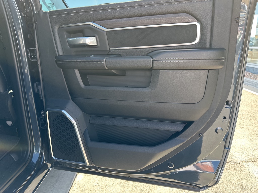 2025 Ram 2500 Laramie photo 33