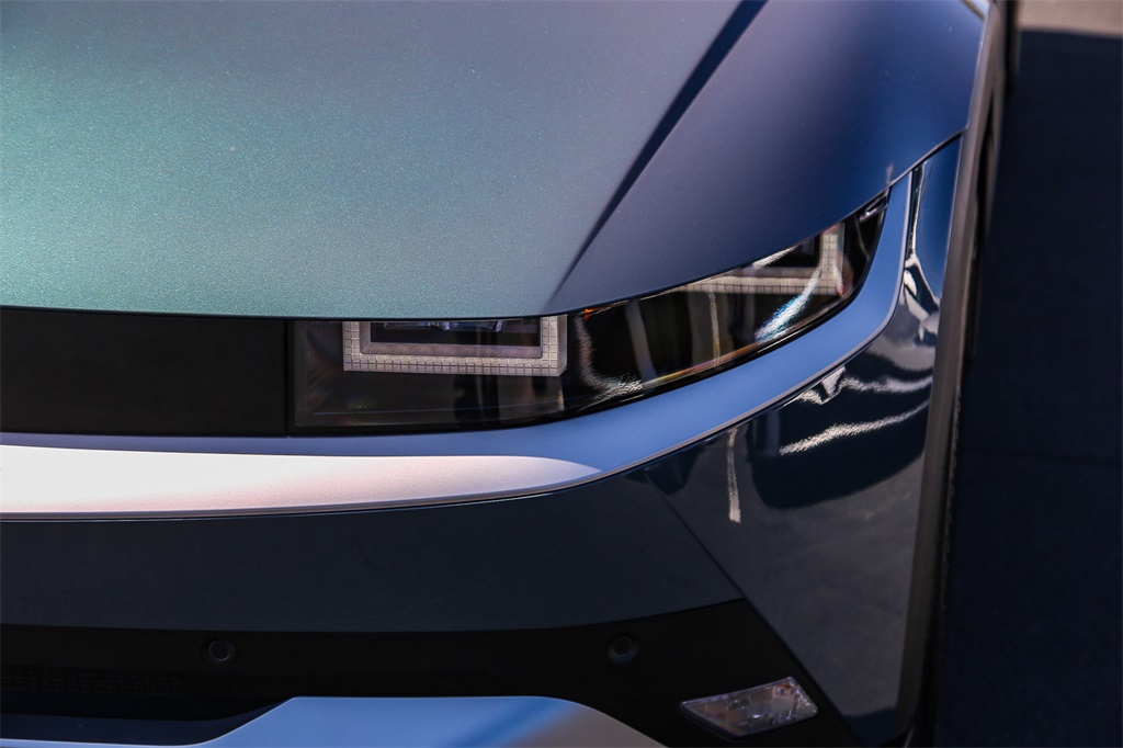 2025 Hyundai Ioniq 5 SE photo 4