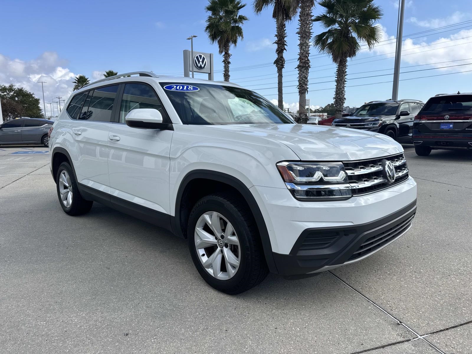 2018 Volkswagen Atlas S photo 2