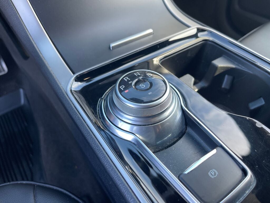 2020 Ford Edge ST photo 13