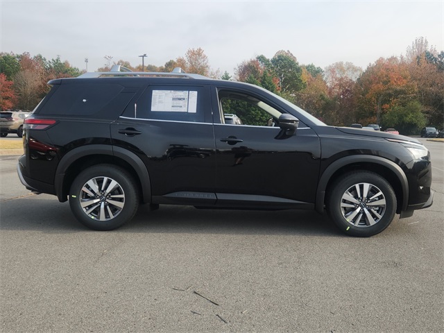 2025 Nissan Pathfinder SL photo 2