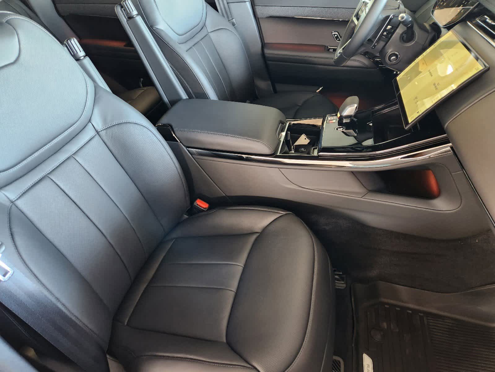 2025 Land Rover Range Rover Sport SE photo 2