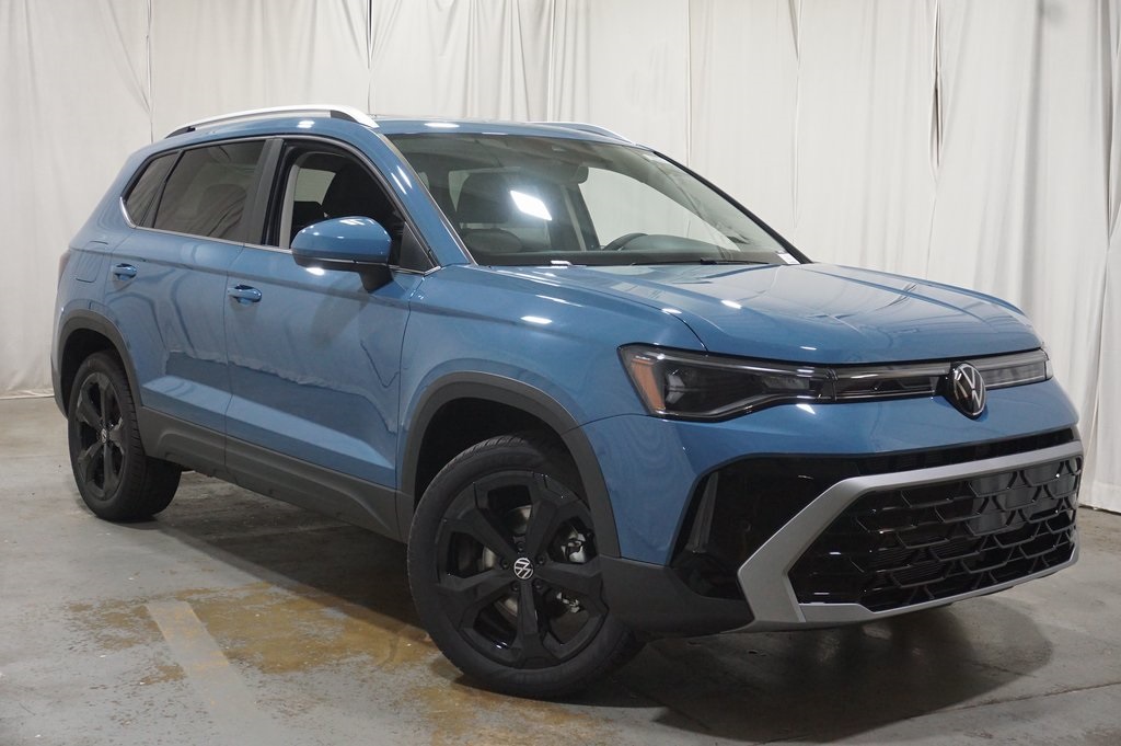 2025 Volkswagen Taos SEL photo 2