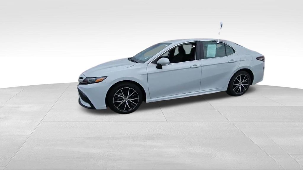 2024 Toyota Camry SE photo 2