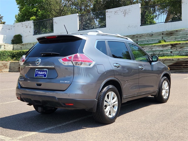 2015 Nissan Rogue SV photo 3