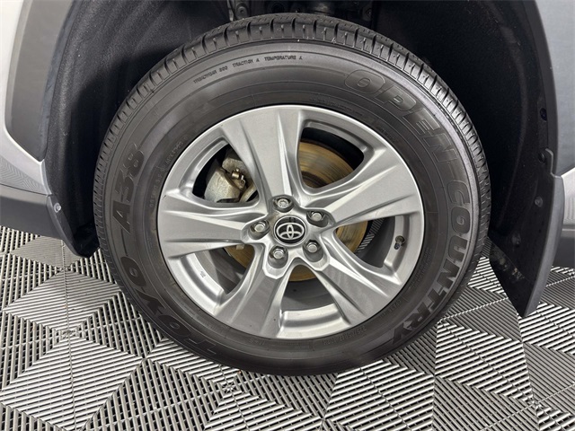 2024 Toyota RAV4 XLE photo 24